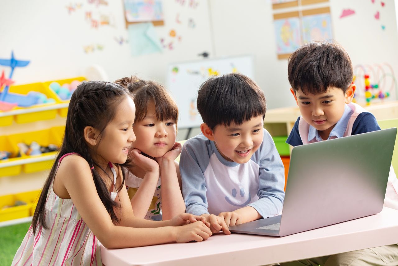 論理のアート：なぜコーディングは子どもたちにとって新しい「創造の遊び場」なのか